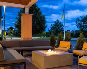 Home2 Suites by Hilton Milwaukee Brookfield - Waukesha - Edificio