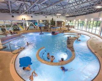 Entire Guest Suite - 1 bedroom - Port Coquitlam - Pool