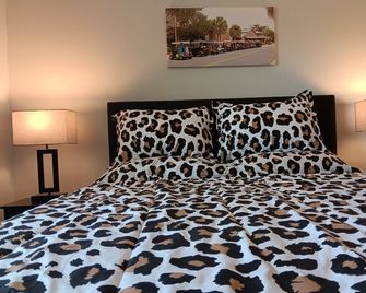 Paradise Village home in perfect golfing and recreation center location. - The Villages - Slaapkamer
