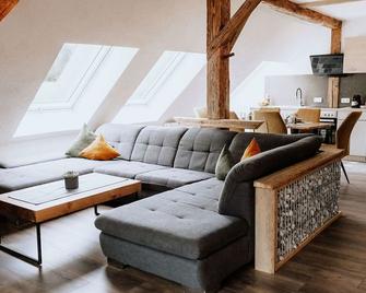 Das Schutzhaus - Dein Basislager im Salzkammergut - Bed and Breakfast - Bad Aussee - Living room