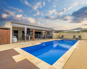 Moama Holiday Home - Central location - Moama - Zwembad