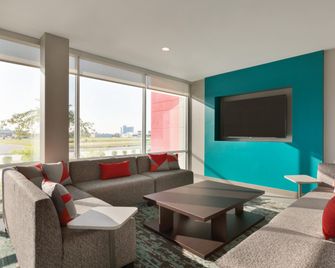 Avid Hotel Round Rock South - Round Rock - Living room