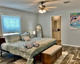 Charming 3BR Home with Pool near Weeki Wachee - Brooksville - Slaapkamer