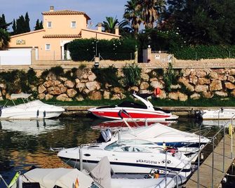 Relaxing Villa Steps from Beach - Sant Pere Pescador