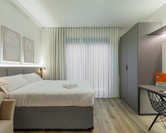 Easy Life Campos PUC by Xtay - Estúdios Completos em Curitiba, a poucos minutos do Teatro Paiol e do Mercado Municipal - Curitiba - Bedroom