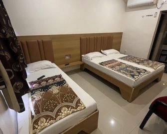 Hotel Ankit - Virpur - Habitación