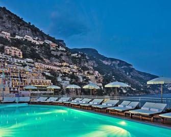 كوفو دي ساراسينا - بوسيتانو - حوض السباحة