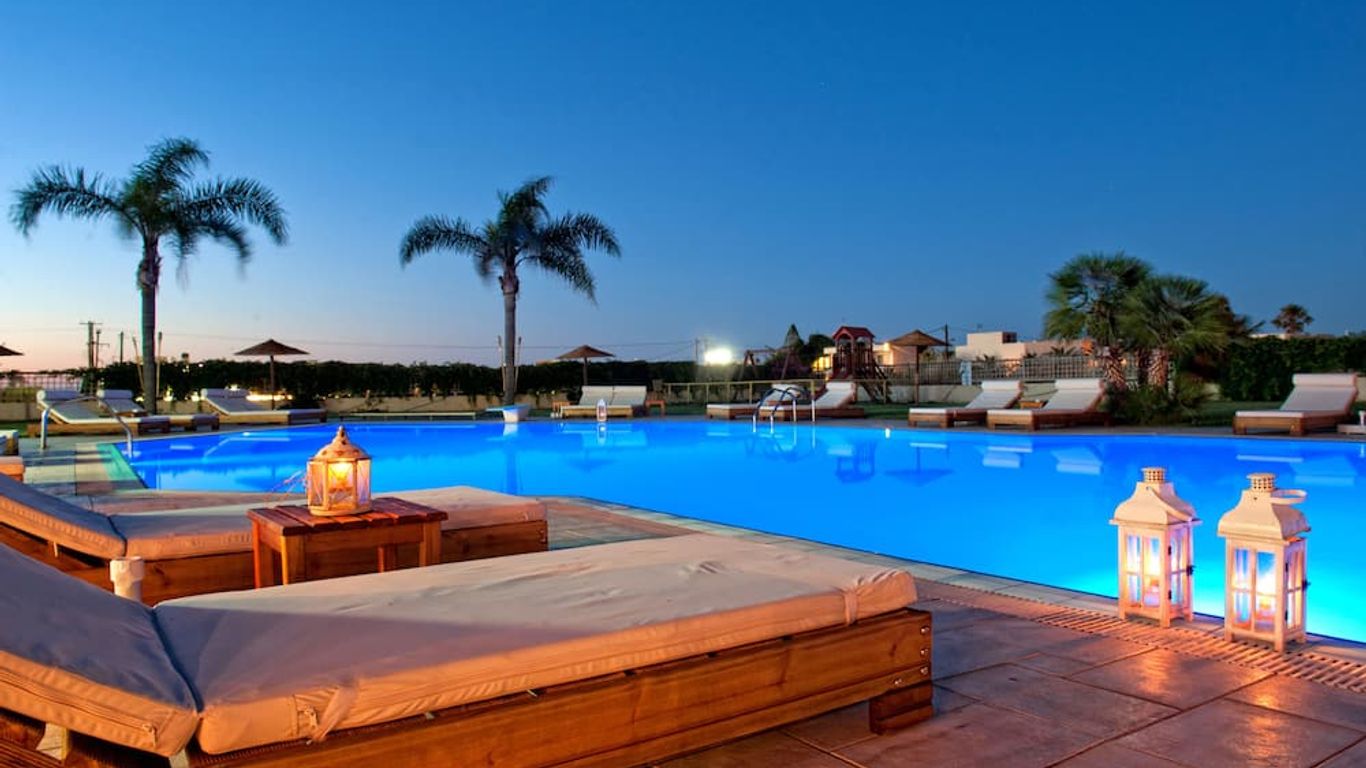 سوكريتس هوتل ماليا بيتش