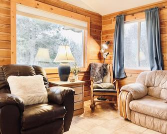 Glacier View Cabins - Homer - Living room
