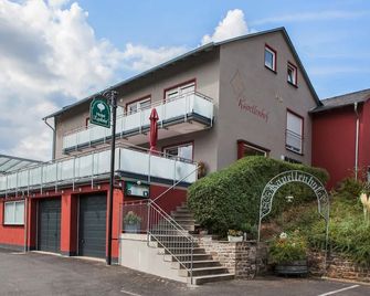 Hotel-Restaurant-Weingut Kapellenhof - Klotten - Building