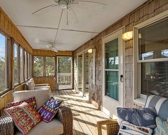 7531- Ginny Anne, 115 Yard Stroll to Beach. Sun Deck. - Avon - Sala de estar