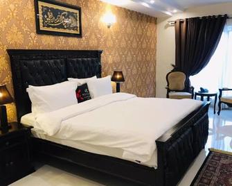 Royaute Luxury Hotel Sialkot - Siālkot - Bedroom