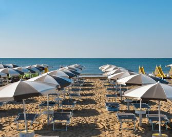 Aparthotel Pineda - Bibione - Beach