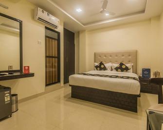 OYO 10005 Borivali - Mumbai - Bedroom