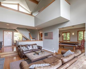 Only 5 minutes away from Stratton Mountain - Jamaica - Living room