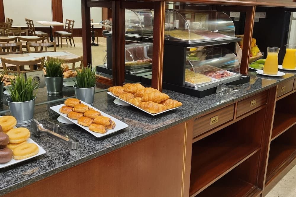 Hotel Gran Legazpi - מדריד - בופה