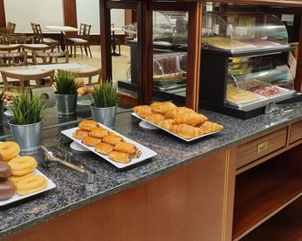 Hotel Gran Legazpi - מדריד - בופה