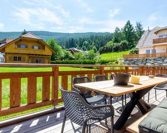 Sumptuous Holiday Home in Sankt with Hot Tub & Sauna - Sankt Margarethen im Lungau - Balkon