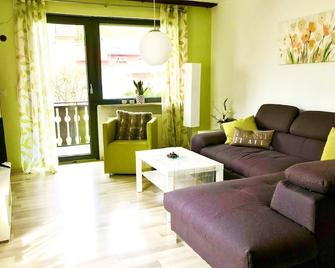 Holiday apartment Steinwiesen for 1 - 4 persons with 2 bedrooms - Holiday apartment in one or multi- - Steinwiesen - Sala de estar