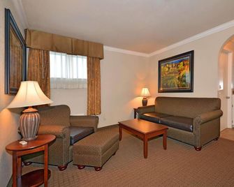 Baymont by Wyndham McAlester Hwy 69 - McAlester - Soveværelse