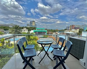 Elegant 2 Bedroom Apt Near Cqb, Imbanaco, Tequendama Shopping Areas, Wifi & Ac, - Cali - Balkon