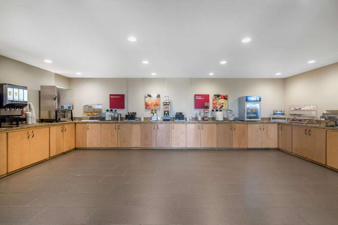 Comfort Suites Denver Intl Airport 99 1 3 4 Denver Hotel