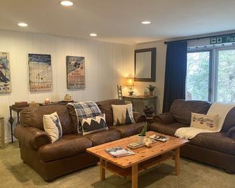 Cozy Mountain Condo - True Ski in Ski out - Peru - Sala de estar