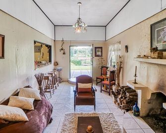Dog-Friendly, Secluded Getaway W/ Game Room, Stunning Terrace & Wifi - Santa María de Dota - Salon