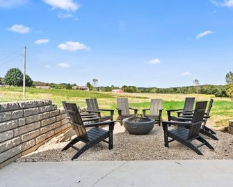 Sunrise Views + Fire Pit | Near Six Flags - Pacific - Patio