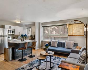 Luxury Living in the Heart of Capitol Hill - Gorgeous Flat wt Paid Parking Avlb - Seattle - Sala