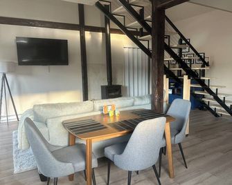 Modern Cozy barn by the creek - Evergreen - Comedor
