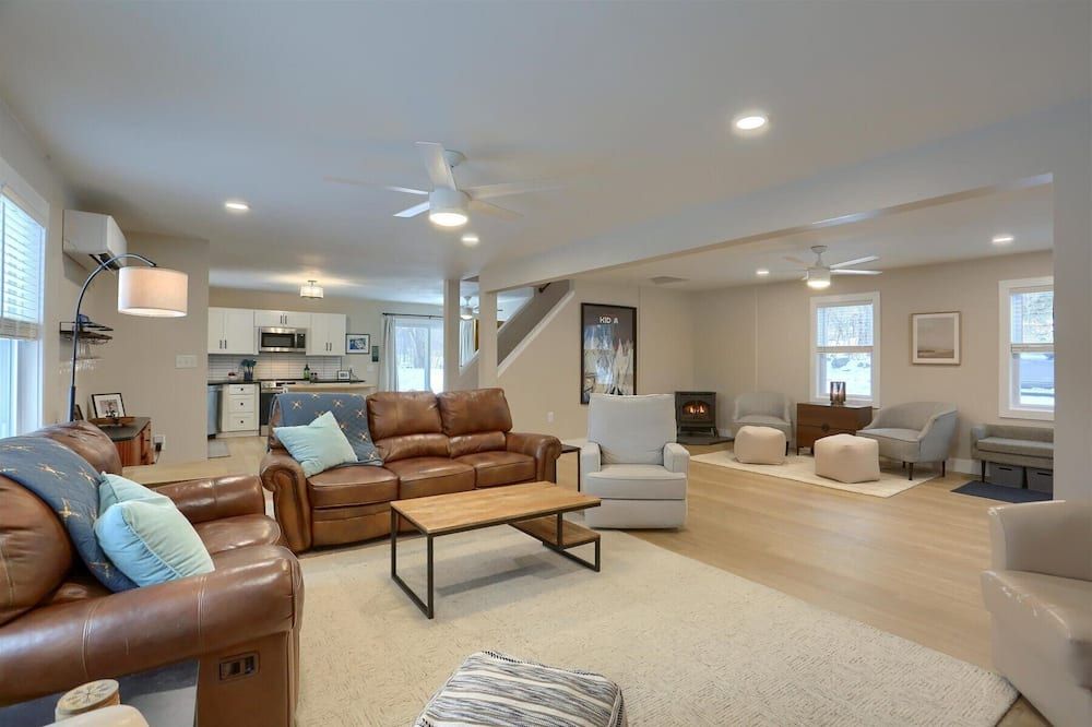 Modern & Cozy Ski Retreat .5 mi from Ski Roundtop, close to Messiah University