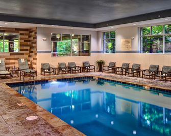 Hampton Inn Gatlinburg Historic Nature Trail - גאטלינברג - בריכה