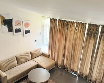 Bir Valley Retreat - Bīr - 客廳