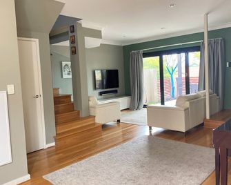 Amazing executive home in North Perth - North Perth - Living room