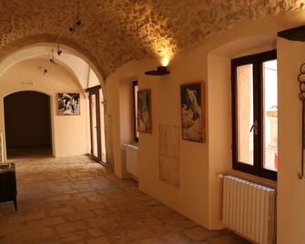Convento di San Colombo - Barisciano - Hallway