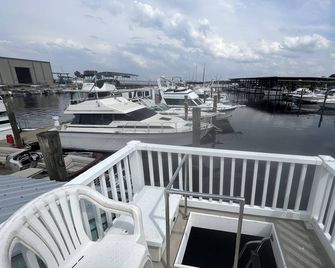 Downtown Floating Bungalow Historic Sanford Lake Monroe Marina - Sanford - Balcony