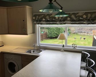 Scottish cabin-style cottage with large garden in Braemar village - Ballater - Cozinha