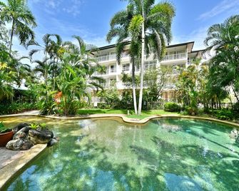 جولدن ساندز بيتشفرونت آبارتمينت ريزورت - كايرنس - حوض السباحة