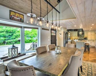 Unmatched Lakefront Home! - Enfield - Comedor