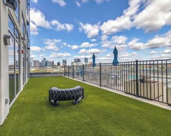 Paradise Suite at the Gulch with Downtown View & Free Parking - Nashville - Balkon