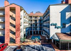Lovely condo w/ indoor pool only steps to parkway - Gatlinburg - Building