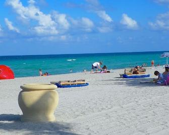 Sheridan Hostel - Dania Beach - Beach