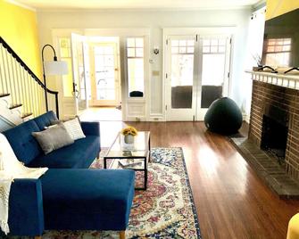 The Moravian House-Bethlehem Pa - Bethlehem - Living room