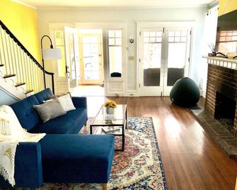 The Moravian House-Bethlehem Pa - Bethlehem - Living room