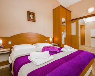 Pansion Zlatna Ribica - Sibenik - Habitación