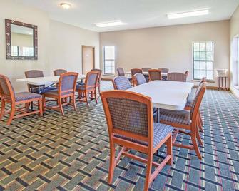 Super 8 by Wyndham Atchison - Atchison - Restaurant