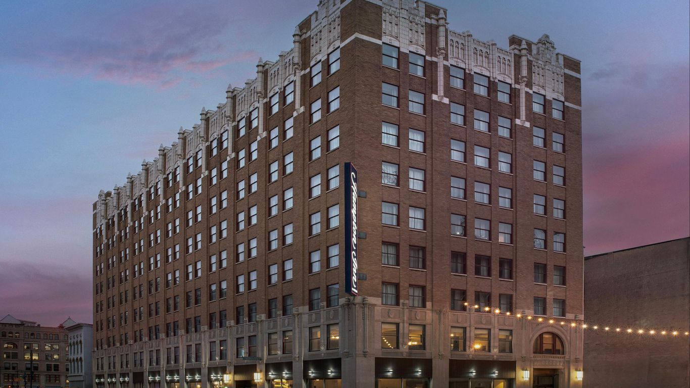 Hampton Inn Indianapolis Dwtn across from Circle Centre