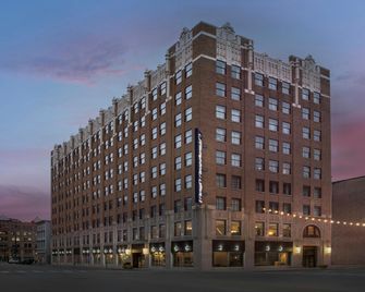 Hampton Inn Indianapolis Dwtn across from Circle Centre - Indianapolis - Building