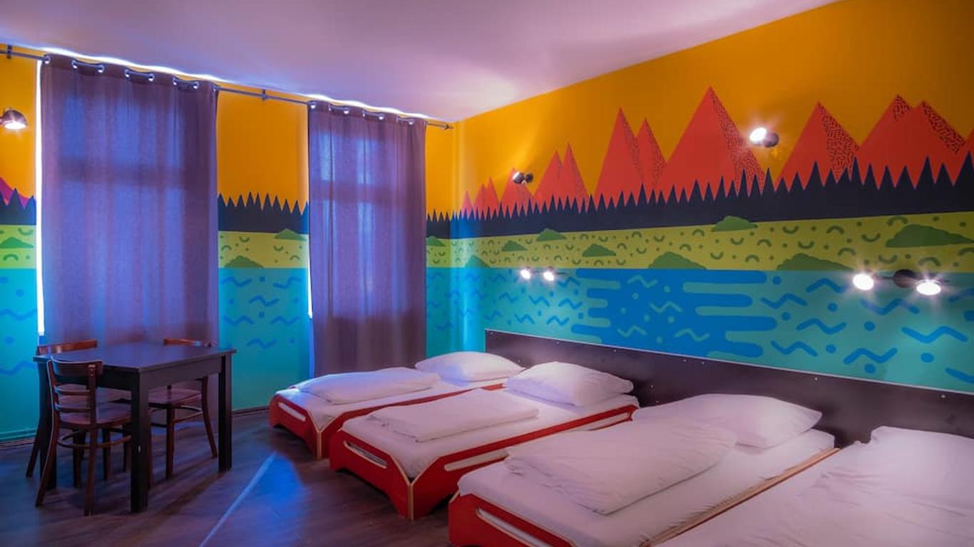 بيت شباب صن فلاور برلين